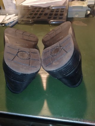 Scarpe eleganti nere da lucidare