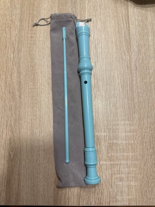 Flauta dulce azul con funda