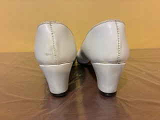 Zapatos Flamenco Blancos