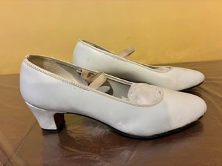 Zapatos Flamenco Blancos