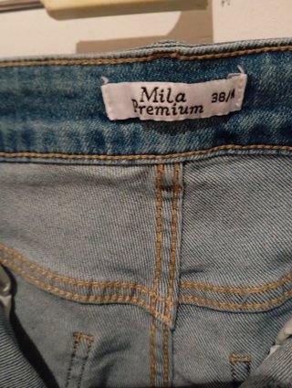 Pantalón vaquero mujer con tachuelas