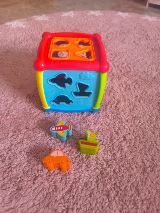 Cubo de actividades infantil
