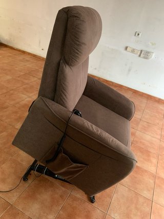 Sillón elevador eléctrico marron