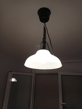 Lámpara de techo negra con pantalla de cristal