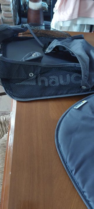 Carro de bebé gris y azul marca Hauck
