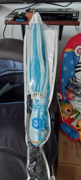 Carro de bebé gris y azul marca Hauck
