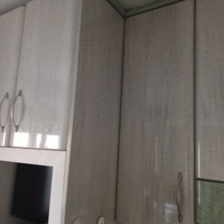 Muebles de cocina gris y verde