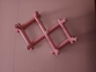 Perchero rosa de pared de acordeón