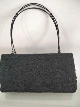 Bolso de fiesta negro con pedrería