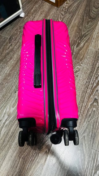 Maleta de cabina rosa con diseño de hojas