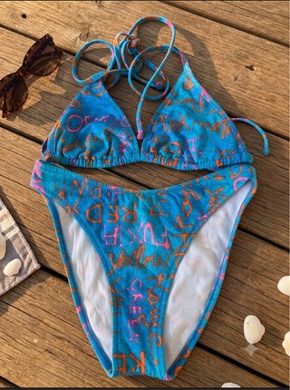 Bikini blu/rosa con scritte
