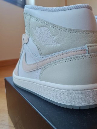 Air Jordan 1 Mid SE Talla 42.5