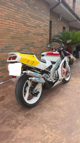 Suzuki RGV 250 Lucky Strike