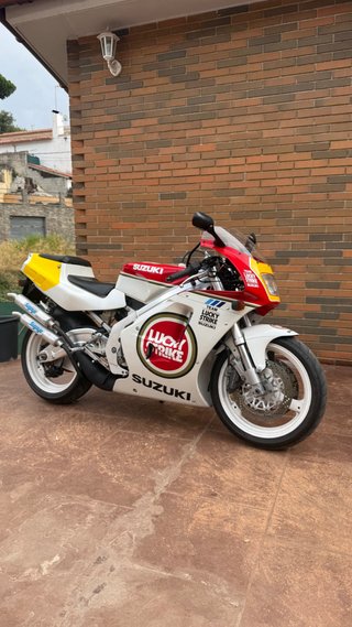 Suzuki RGV 250 Lucky Strike