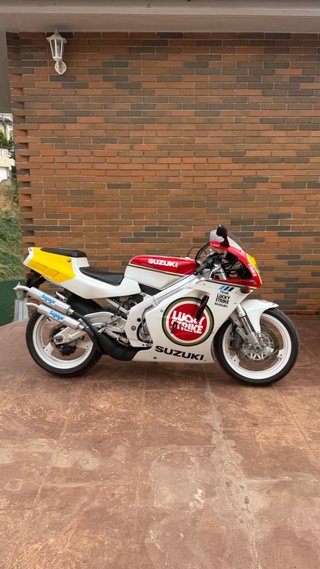 Suzuki RGV 250 Lucky Strike