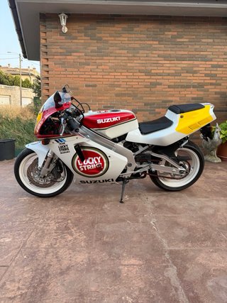 Suzuki RGV 250 Lucky Strike