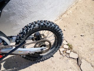 Moto Motocross Tyranno Negra y Roja