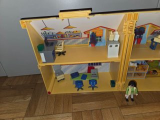 Casita de juguete con asa