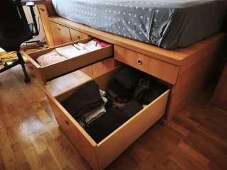 Cama con cajones de madera