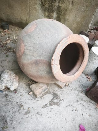 Tinaja antigua de barro 65cm alta