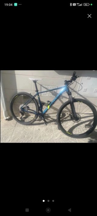 Bicicleta de Montaña Azul y Amarilla