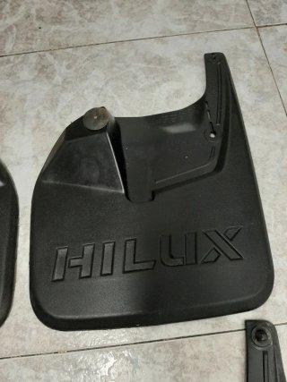 Faldillas delanteras Toyota Hilux Revo
