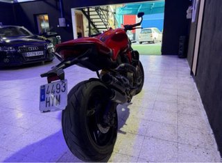 Ducati Monster 821 Roja