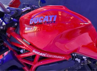 Ducati Monster 821 Roja