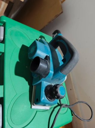 Cepillo Eléctrico Makita 82 mm