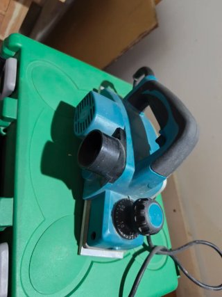 Cepillo Eléctrico Makita 82 mm