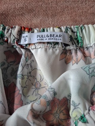 Camiseta floral cuello barco volante
