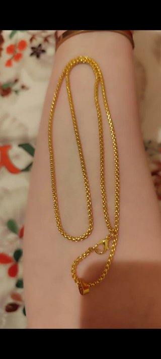 Un cordón de oro 18 k liminado