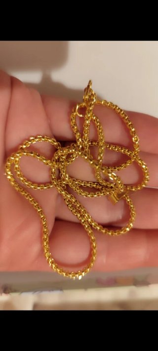 Un cordón de oro 18 k liminado