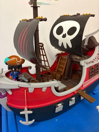 Barco Pirata Pinypon con figuras y accesorios