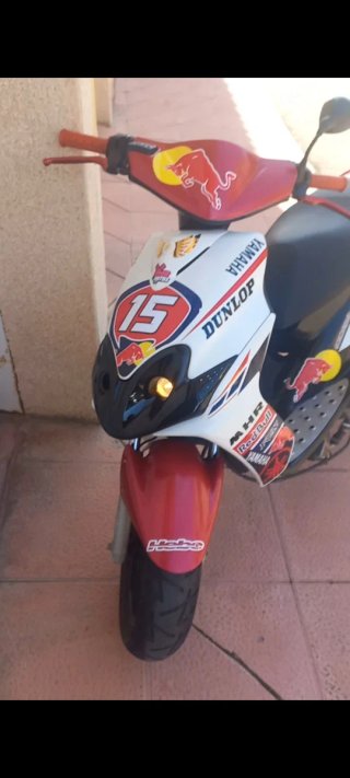 Yamaha Jog Scooter Roja y Blanca