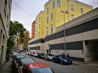 Box auto in  autorimessa a S. Giacomo