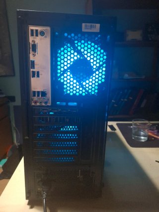 Venta urgente!!! Ordenador UNYKA Gaming RGB Semin