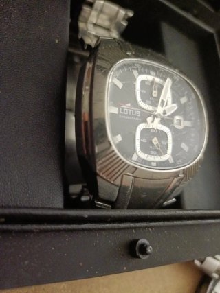 Reloj Lotus Cronógrafo Negro y Plateado
