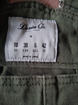Peto corto vaquero verde con parches