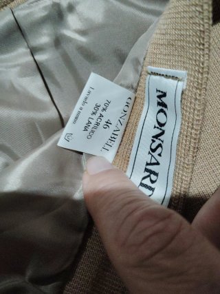 Traje Monsardi Mujer Beige talla 46 y camisa 38