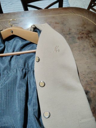 Traje Monsardi Mujer Beige talla 46 y camisa 38