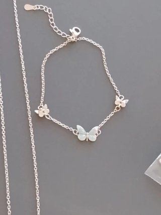 Lote 10 pulseras y 10 gargantillas mariposa luz