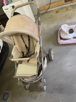 Carrito de bebé Britax color beige