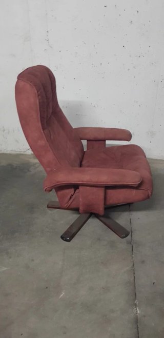 Sillón giratorio burdeos