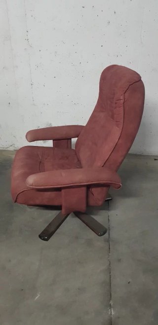 Sillón giratorio burdeos