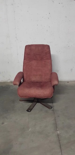 Sillón giratorio burdeos