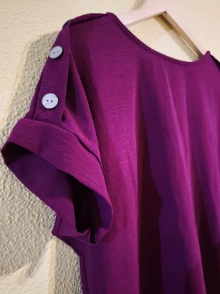 Blusa morada con botones