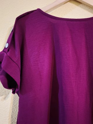 Blusa morada con botones