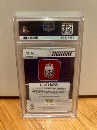 Entrada histórica,cromo y carta gradeada Messi