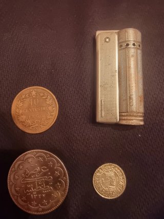 Lote Antiguo: Monedas y Mechero